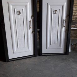 درب ضد سرقت کلاسیک مدل درب ورودی لوکس - کد MA 330 8 295 1 | فانوس دیزاین تولید کننده انواع درب اتاق ، ضد سرقت، درب ورودی و ضد آل