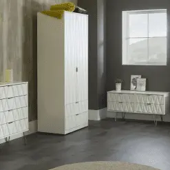 کمد لباس دو درب و دو کشو سفید طرح دار سایز 197*74*53 کد 8976