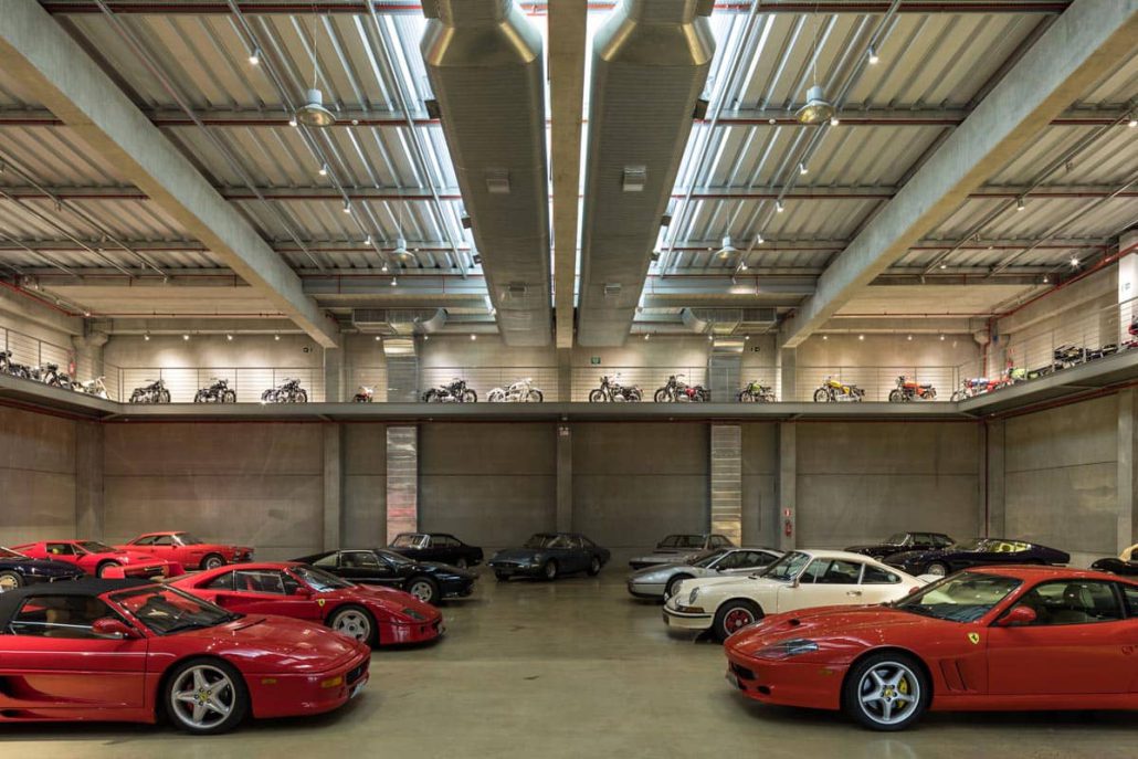 Traditional Iranian style decoration of the car showroom