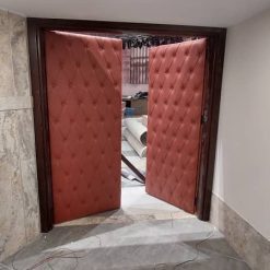 در سالن کنفرانس دولنگه آکوستیک چرم دوخت رنگ زرشکی کد 11356