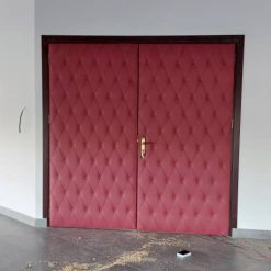 در سالن کنفرانس دولنگه آکوستیک چرم دوخت رنگ زرشکی کد 11356