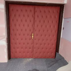 در سالن کنفرانس دولنگه آکوستیک چرم دوخت رنگ زرشکی کد 11356