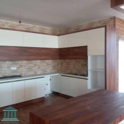 کابینت آشپزخانه ام دی اف سفید قهوه ای کد 0147 21 کابینت آشپزخانه ترکیبی ام دی اف و هایگلاس کد 0147