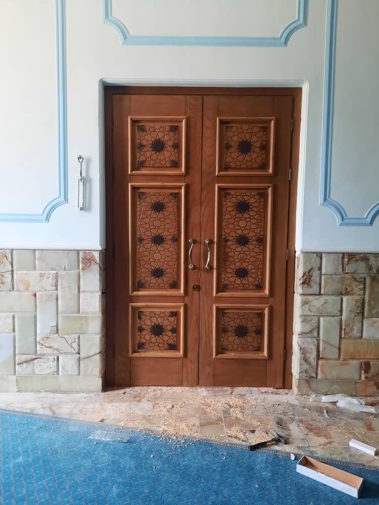 درب مسجد طرح اسلیمی گره چینی روکش بلوط کد 30406