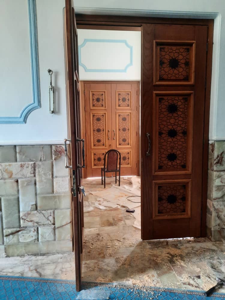 درب مسجد طرح اسلیمی گره چینی روکش بلوط کد 30406