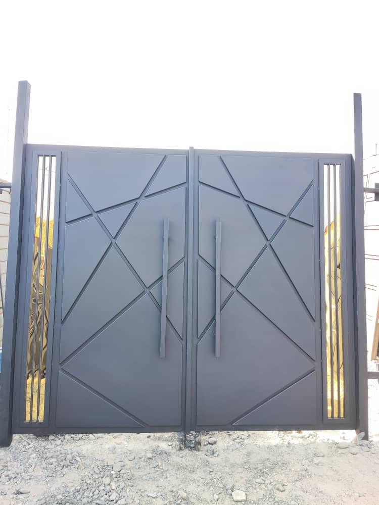 بهترین مدل درب حیاط برای ساختمان لوکس