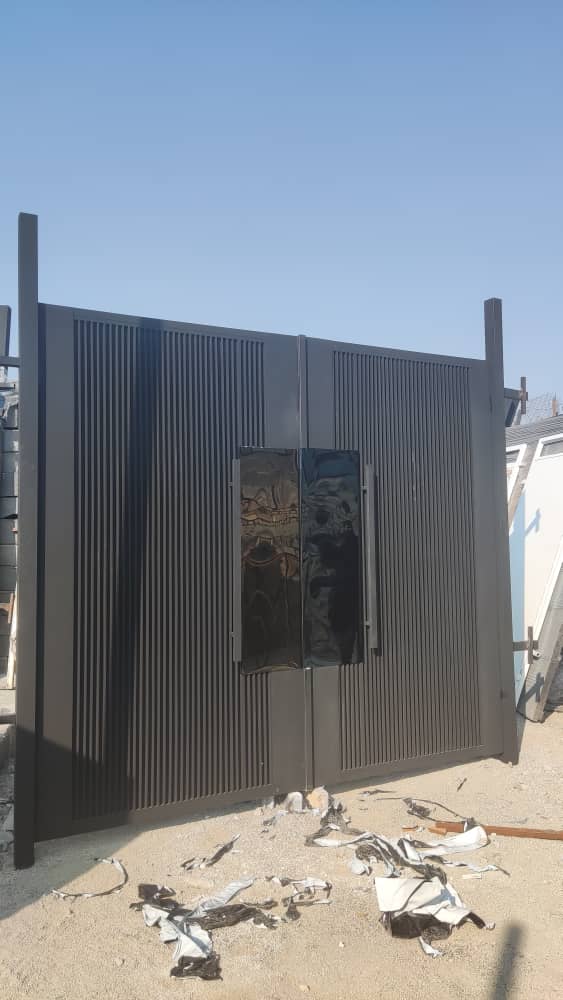 بهترین مدل درب حیاط برای ساختمان لوکس