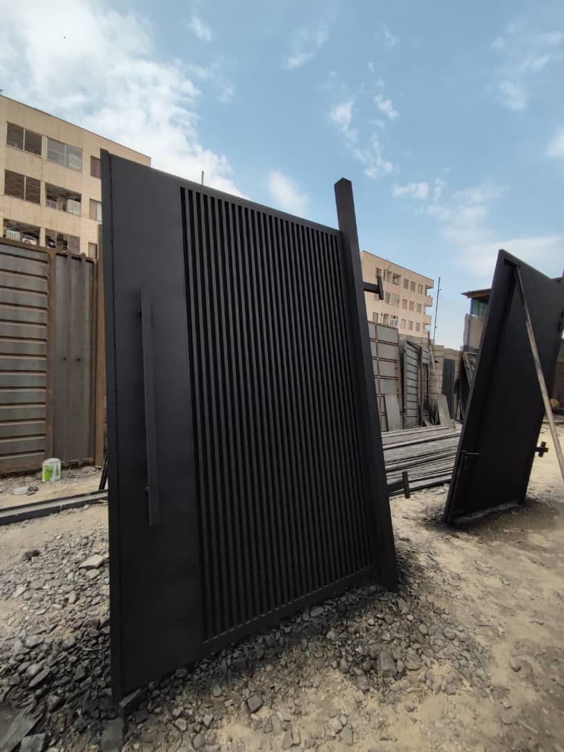 راهنمای انتخاب درب حیاط مناسب ویلا