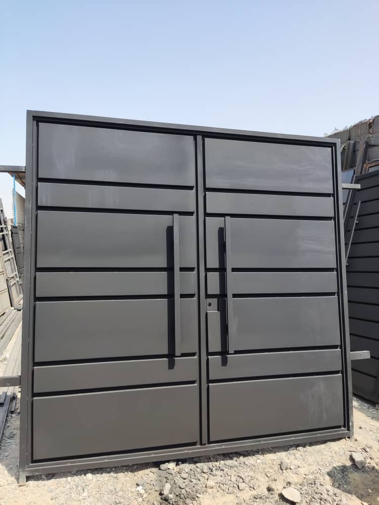 کدام درب حیاط برای آبوهوای مرطوب مناسب است 5 قیمت درب حیاط فلزی سفارشی