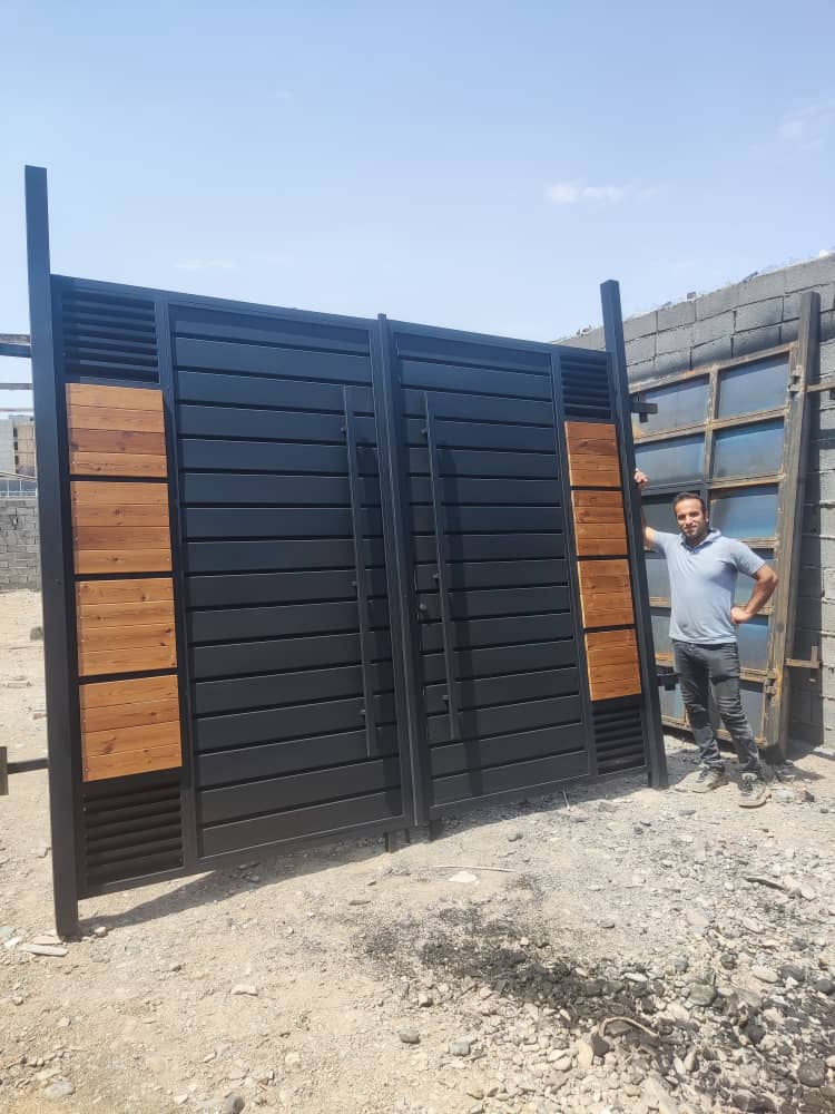 بهترین مدل درب حیاط برای ساختمان لوکس