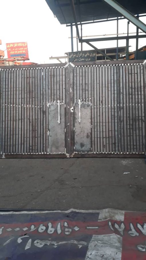 درب پارکینگ ساده و شیک ابعاد 220*350 کد 40020