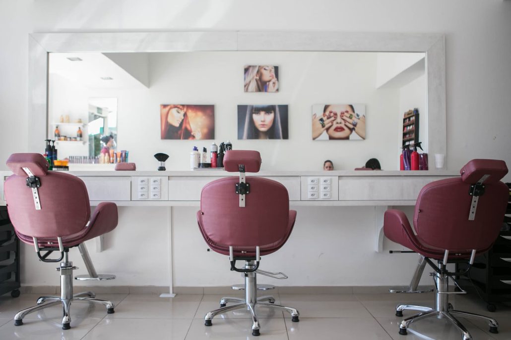 طراحی و اجرای دکوراسیون سالن آرایشی 46 Furniture in the Art Deco decoration of the beauty salon