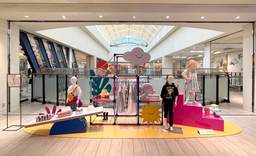 طراحی و اجرای دکوراسیون فروشگاه لباس بچه گانه 22 Classic style decoration of children's clothing store