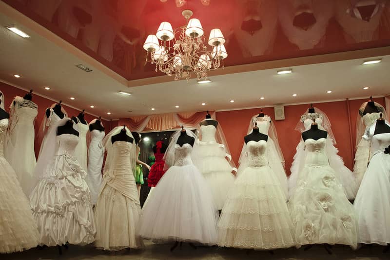 طراحی و اجرای دکوراسیون مزون لباس عروس 22 Classic style decoration of maison wedding dress