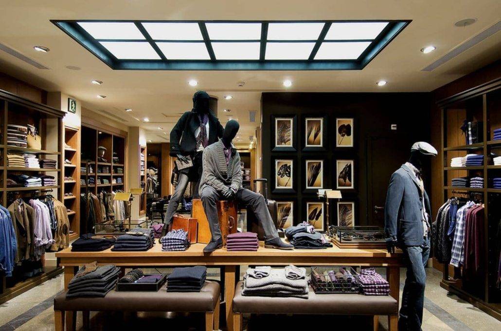 Design and implementation of clothing store decoration