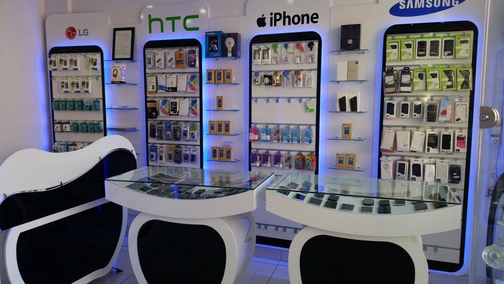 طراحی و اجرای دکوراسیون موبایل فروشی 29 Five senses in mobile decoration