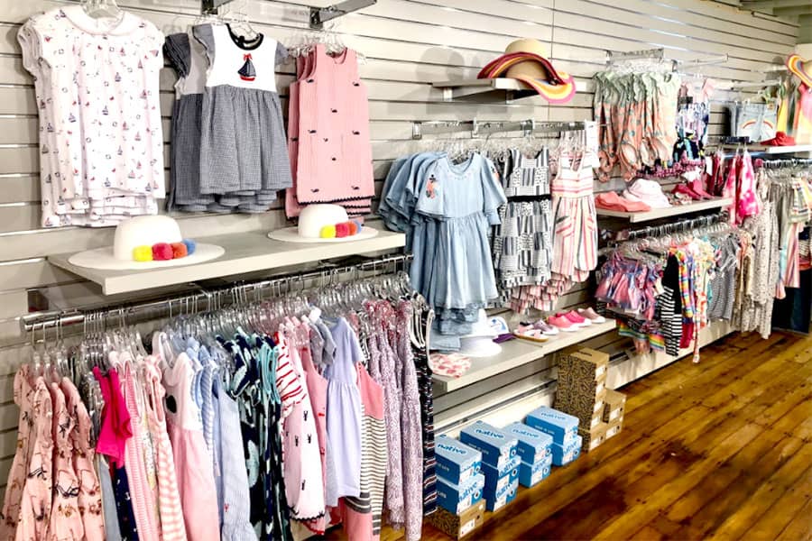 طراحی و اجرای دکوراسیون فروشگاه لباس بچه گانه 27 Industrial decor of a children's clothing store
