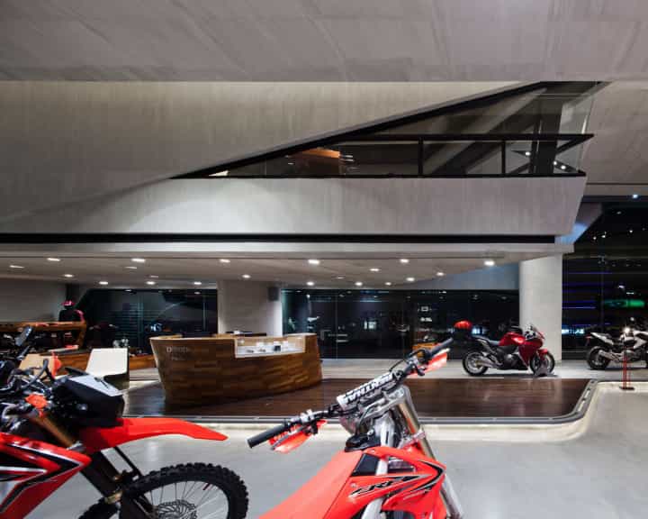 طراحی و اجرای دکوراسیون نمایشگاه موتور سیکلت 27 Industrial decoration of motorcycle exhibition