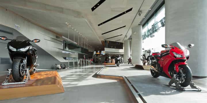 طراحی و اجرای دکوراسیون نمایشگاه موتور سیکلت 21 Modern decor of the motorcycle exhibition