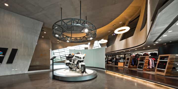 طراحی و اجرای دکوراسیون نمایشگاه موتور سیکلت 20 Modern style decoration of motorcycle exhibition