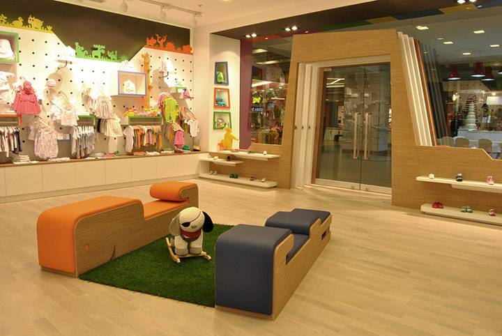 طراحی و اجرای دکوراسیون فروشگاه لباس بچه گانه 25 Neoclassical decor of a children's clothing store
