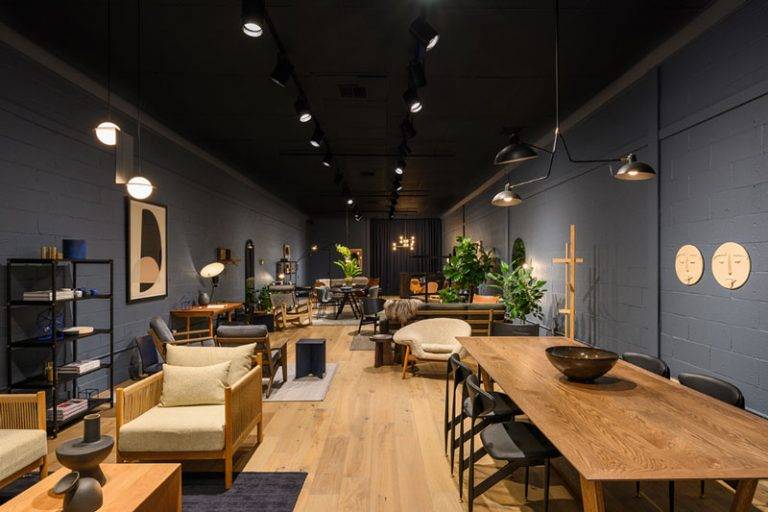طراحی و اجرای دکوراسیون فروشگاه لوازم خانگی 25 Neoclassical decor of home appliances store
