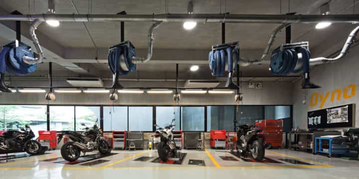 طراحی و اجرای دکوراسیون نمایشگاه موتور سیکلت 24 Neoclassical decoration of the motorcycle exhibition