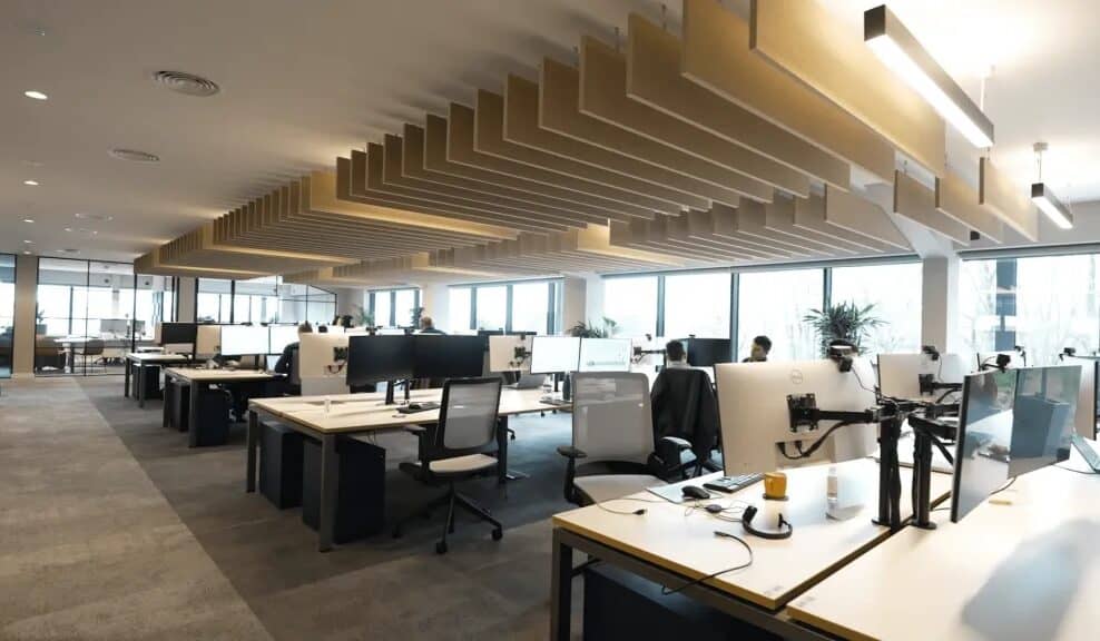 طراحی و اجرای دکوراسیون دانشگاه 4 Classic university style decoration