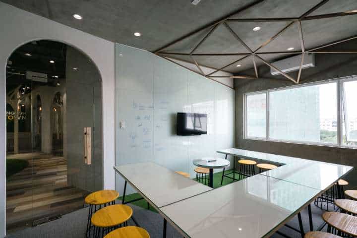 طراحی و اجرای دکوراسیون آموزشگاه زبان 27 Facilities in the decoration of the language school