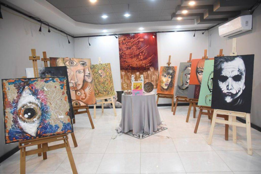 طراحی و اجرای دکوراسیون آموزشگاه نقاشی 21 Services in painting school decoration