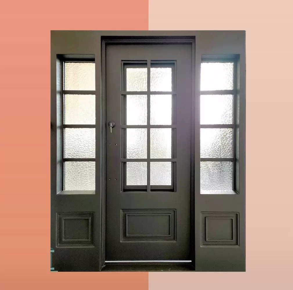 مقایسه درب فلزی و درب چوبی؛ کدام گزینه ایمنتر و بادوامتر است؟ 1 درب فلزی مدرن