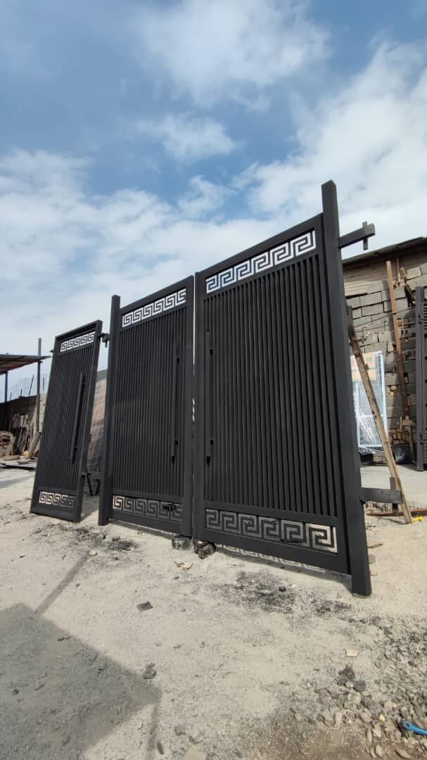 درب حیاط ریلی یا لولایی؟ کدام مدل برای شما بهتر است؟