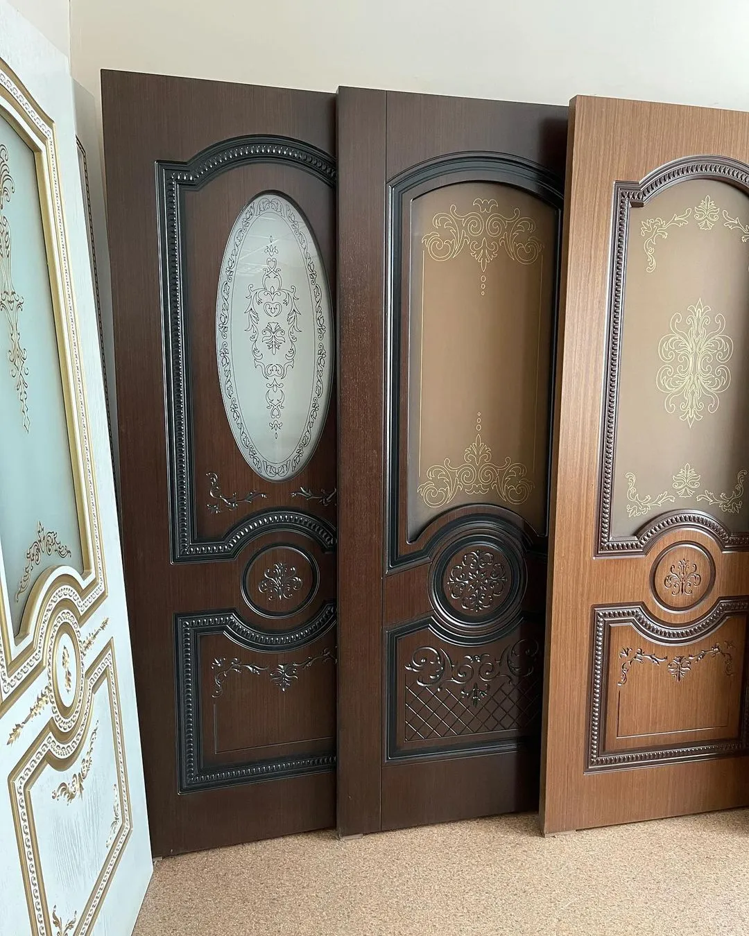 درب کلاسیک چوب راش کد 30683 3 درب کلاسیک چوب راش کد 30683