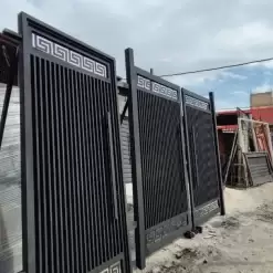 درب حیاط فلزی مدرن طرح سلطنتی - کد 30163 8 درب حیاط فلزی مدرن طرح سلطنتی | امنیت و زیبایی همزمان