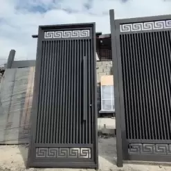 درب حیاط فلزی مدرن طرح سلطنتی - کد 30163 7 درب حیاط فلزی مدرن طرح سلطنتی | امنیت و زیبایی همزمان