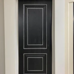 درب چوبی مشکی با قاب سفید مدل کلاسیک دو پنل کد 30716 12 درب چوبی مشکی با قاب سفید مدل کلاسیک دو پنل
