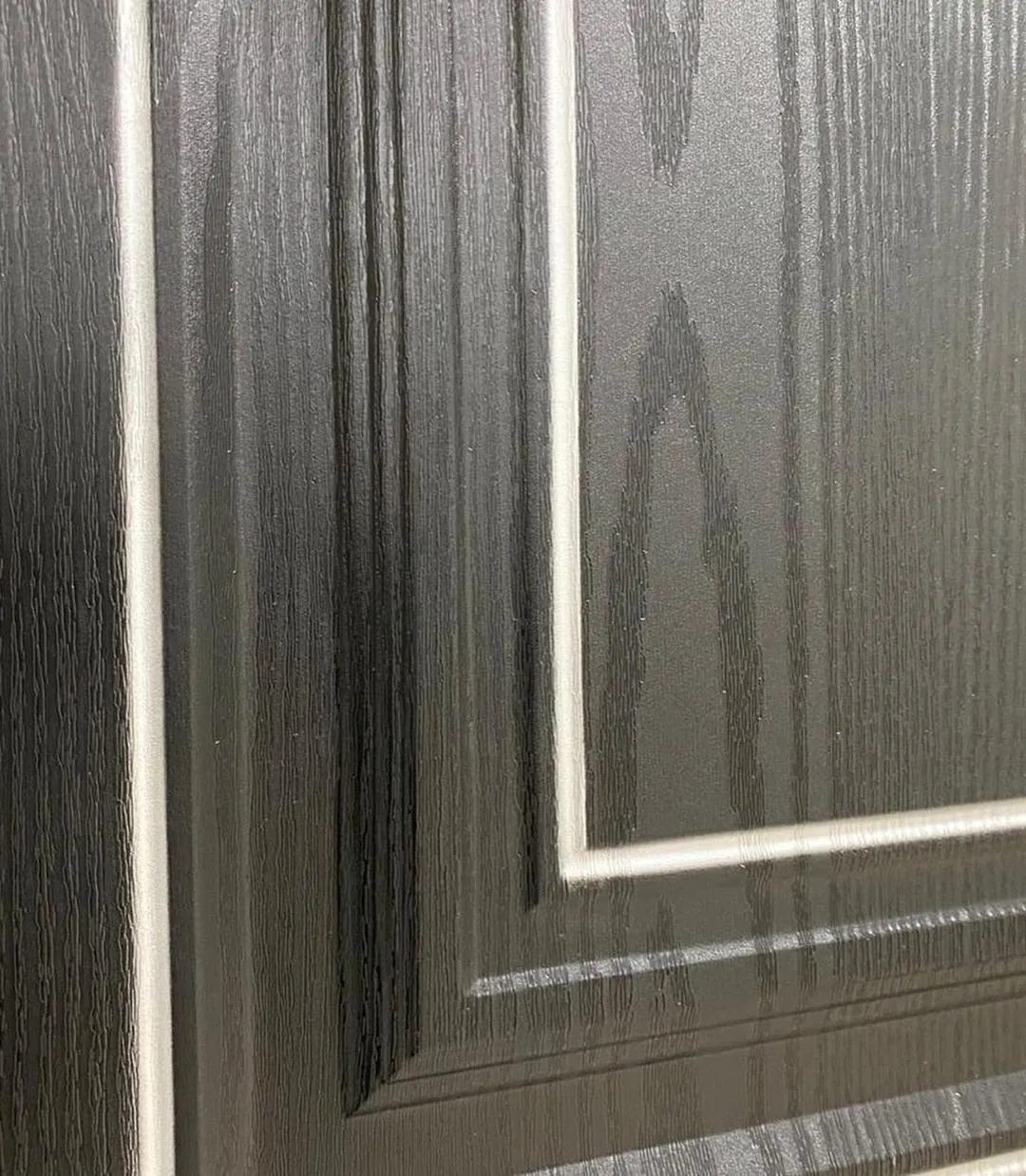 درب چوبی مشکی با قاب سفید مدل کلاسیک دو پنل کد 30716 5 درب چوبی مشکی با قاب سفید مدل کلاسیک دو پنل