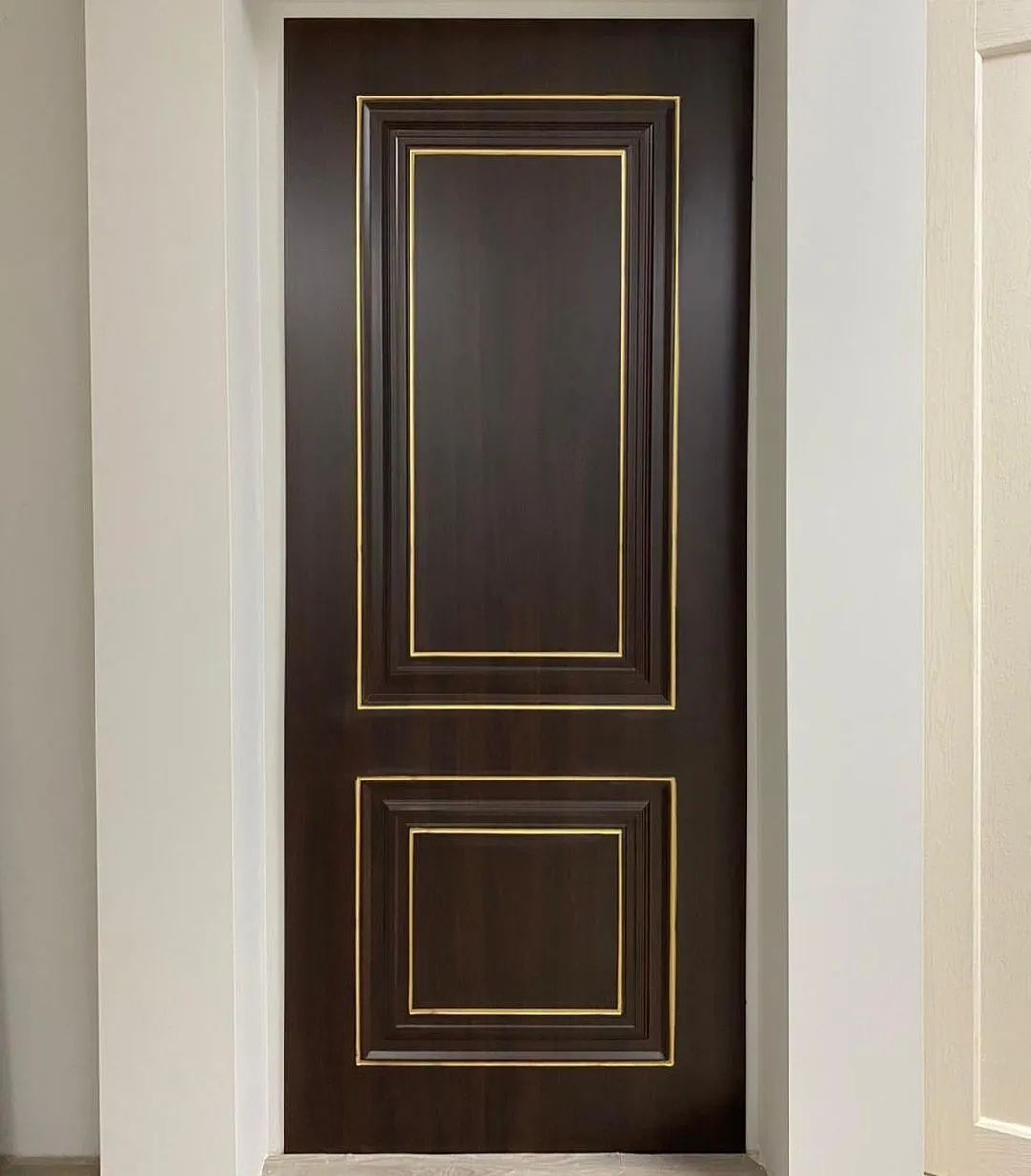 درب چوبی مشکی با قاب سفید مدل کلاسیک دو پنل کد 30716 4 درب چوبی مشکی با قاب سفید مدل کلاسیک دو پنل