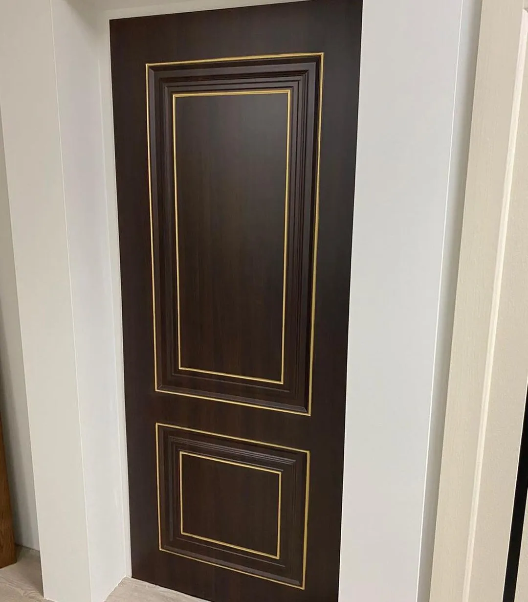 درب چوبی مشکی با قاب سفید مدل کلاسیک دو پنل کد 30716 3 درب چوبی مشکی با قاب سفید مدل کلاسیک دو پنل