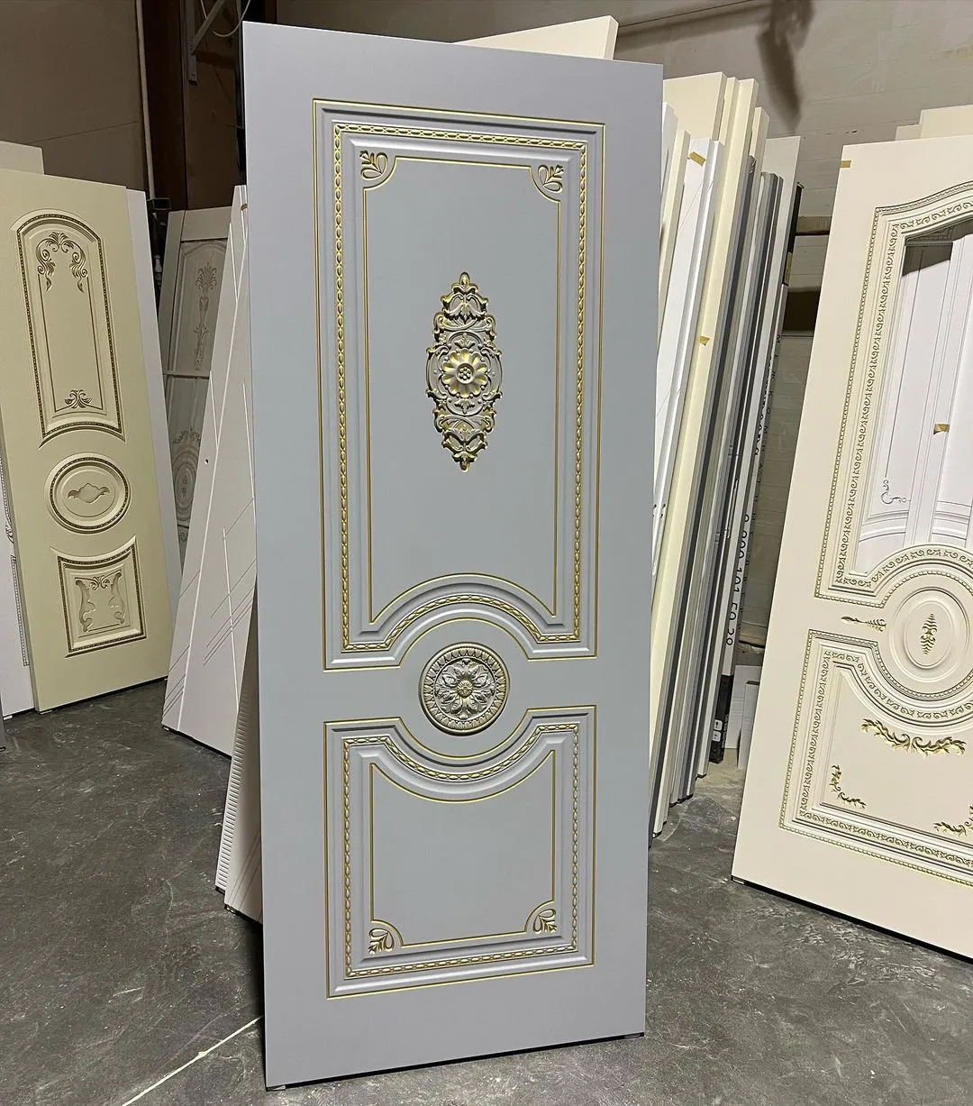 درب کلاسیک MDF طوسی با طرح منبت طلایی مدل سلطنتی کد 30643 3 درب کلاسیک MDF طوسی با طرح منبت طلایی مدل سلطنتی کد 30643