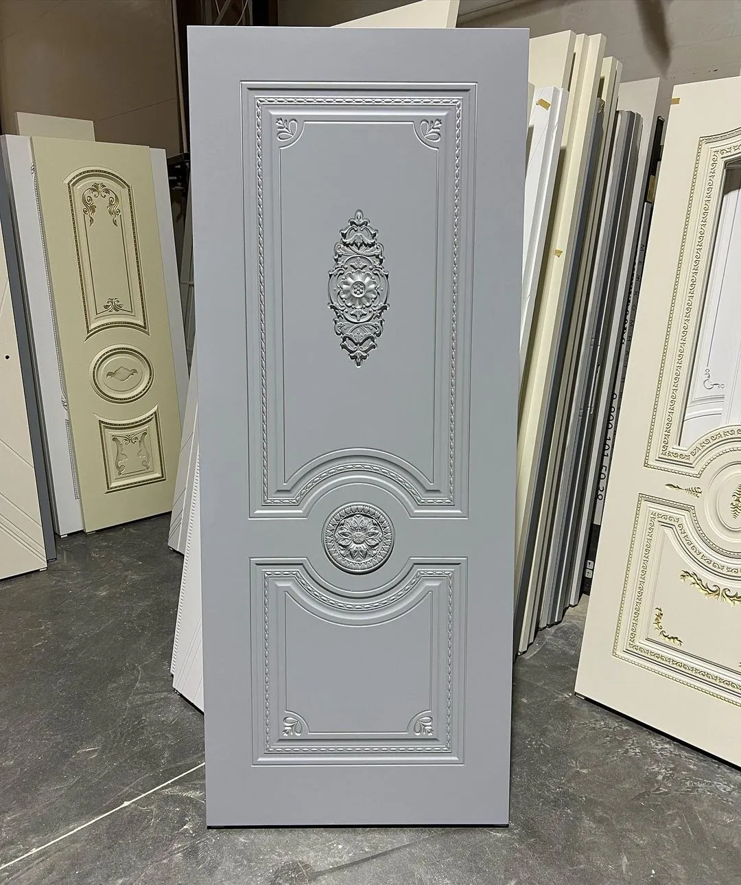 درب کلاسیک MDF طوسی با طرح منبت طلایی مدل سلطنتی کد 30643 5 درب کلاسیک MDF طوسی با طرح منبت طلایی مدل سلطنتی کد 30643