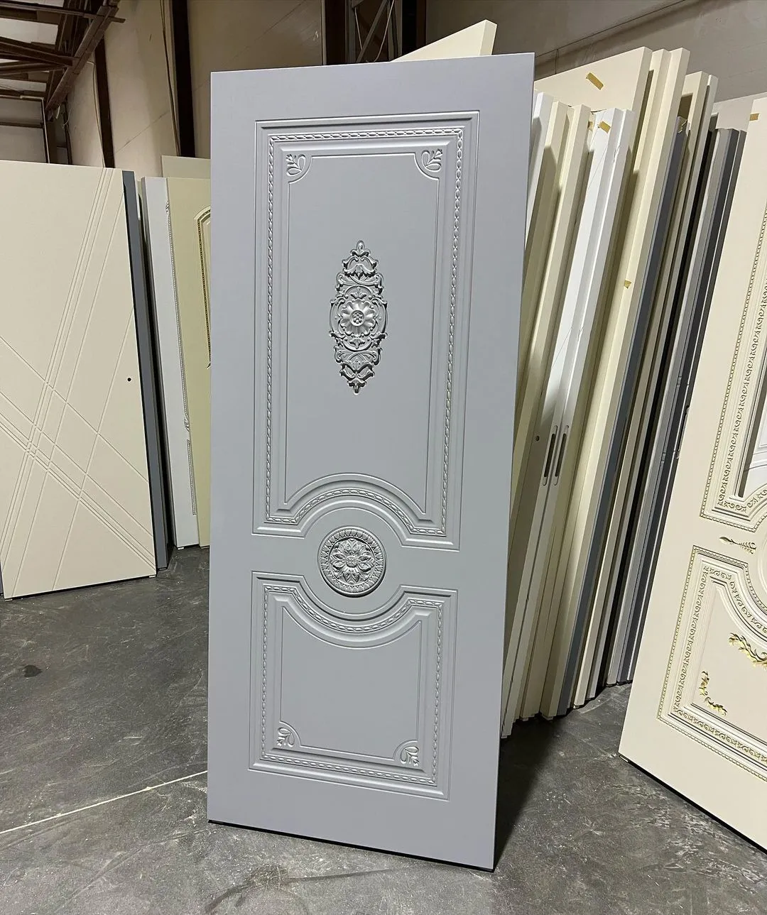 درب کلاسیک MDF طوسی با طرح منبت طلایی مدل سلطنتی کد 30643 6 درب کلاسیک MDF طوسی با طرح منبت طلایی مدل سلطنتی کد 30643