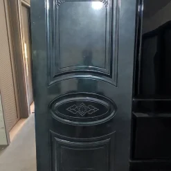 درب مشکی کلاسیک با قاب بیضی | طراحی لوکس و اصیل برای فضاهای خاص