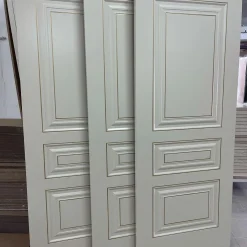 درب MDF کرم کلاسیک سهقاب برجسته با خطوط طلایی کد 30287 3 Classic cream MDF door with three embossed frames and golden lines 1 | فانوس دیزاین تولید کننده انواع درب اتاق ، ضد سرقت، درب ورودی و ضد آل