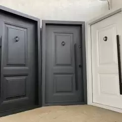 درب ضد سرقت خاکستری طرح کلاسیک با فریم فلزی
