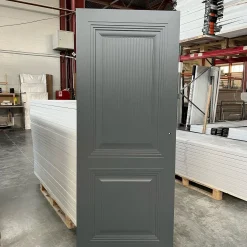 درب داخلی کلاسیک طوسی مدل پانلدار دو قسمتی کد 30582 14 دربهای چوبی رنگ روشن، گرما و لطافت را به دکوراسیون اضافه میکنند.