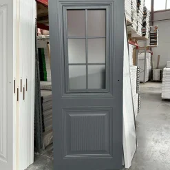 درب لوکس طوسی با پنجره ششقسمتی و پانل شیاردار کد 30583 5 Classic gray interior door 3 1 | فانوس دیزاین تولید کننده انواع درب اتاق ، ضد سرقت، درب ورودی و ضد آل