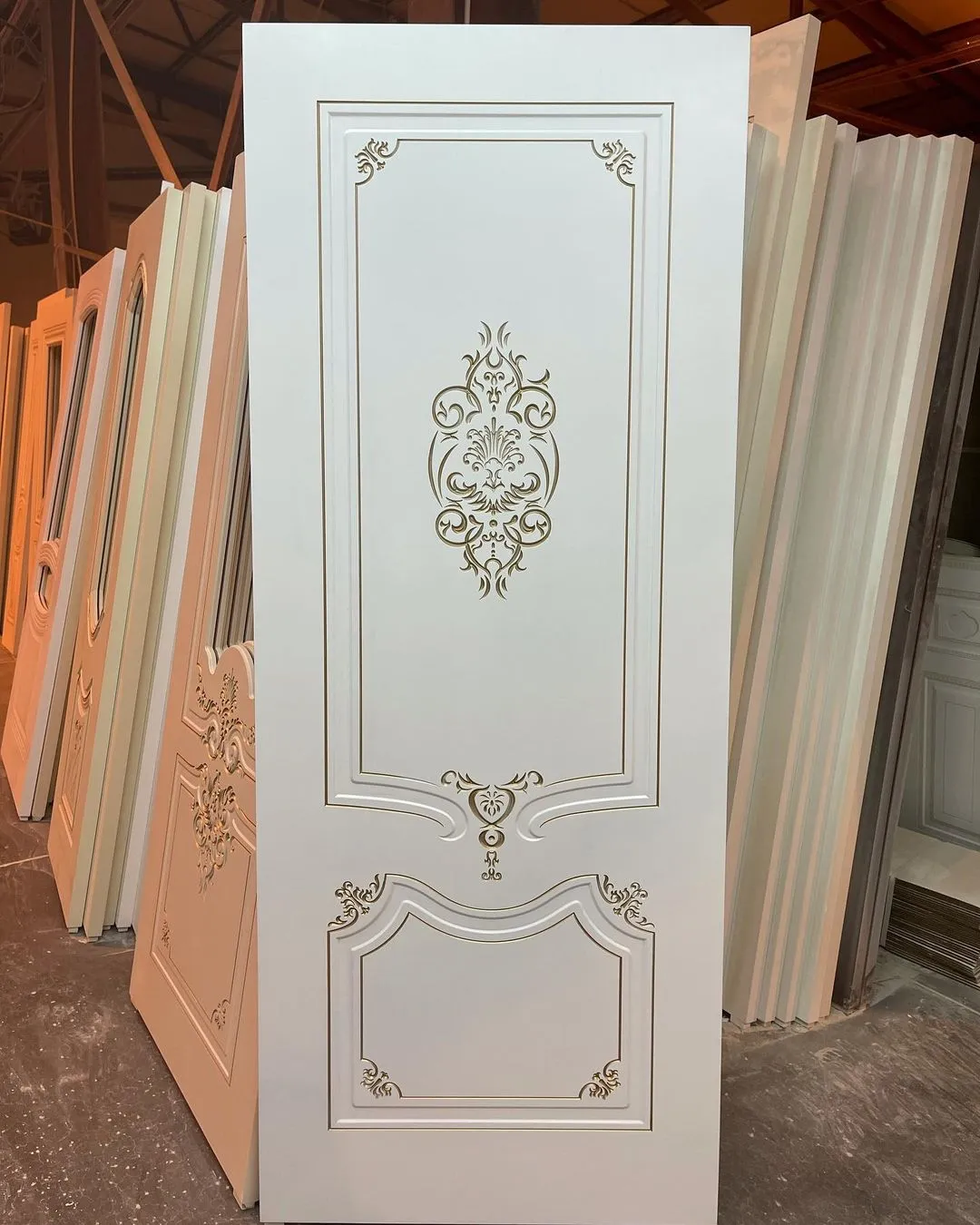 درب کلاسیک منبت سفید کد 30688 6 درب کلاسیک منبت سفید کد 30688