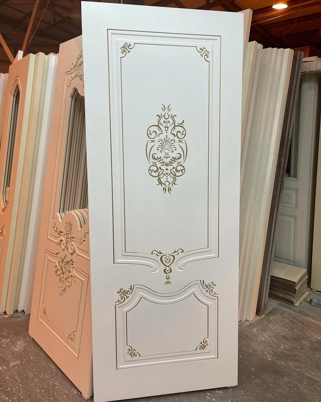 درب کلاسیک منبت سفید کد 30688 5 درب کلاسیک منبت سفید کد 30688