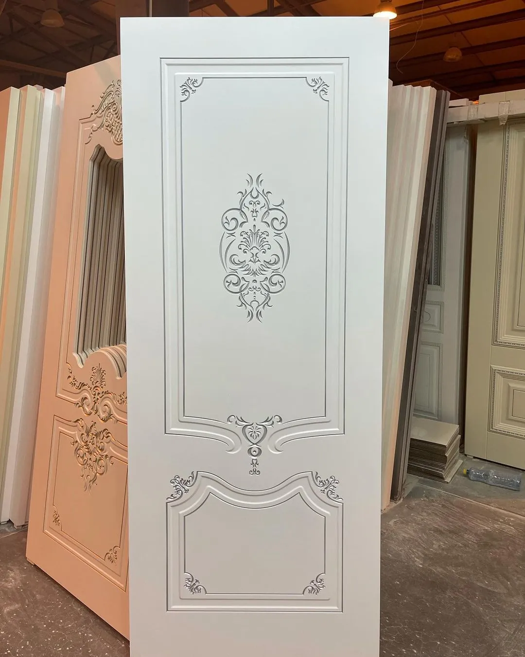 درب کلاسیک منبت سفید کد 30688 3 درب کلاسیک منبت سفید کد 30688